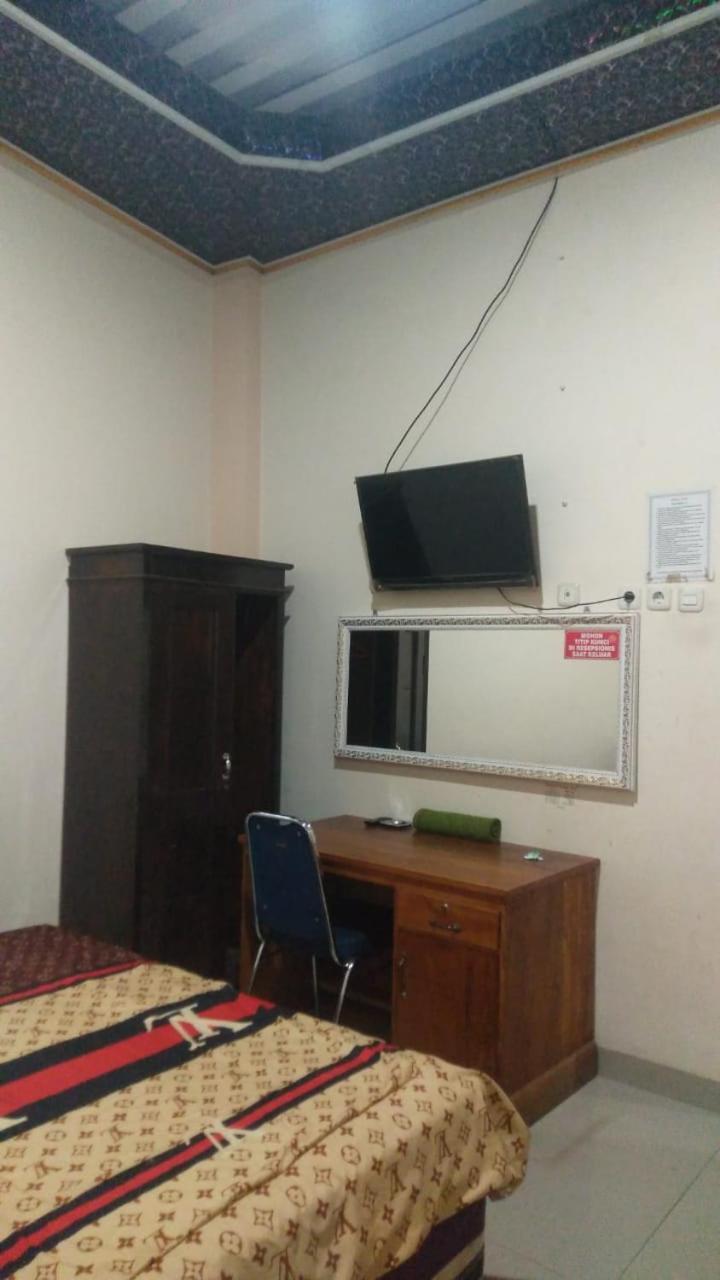 Wisma Reza Palopo Motell Exteriör bild
