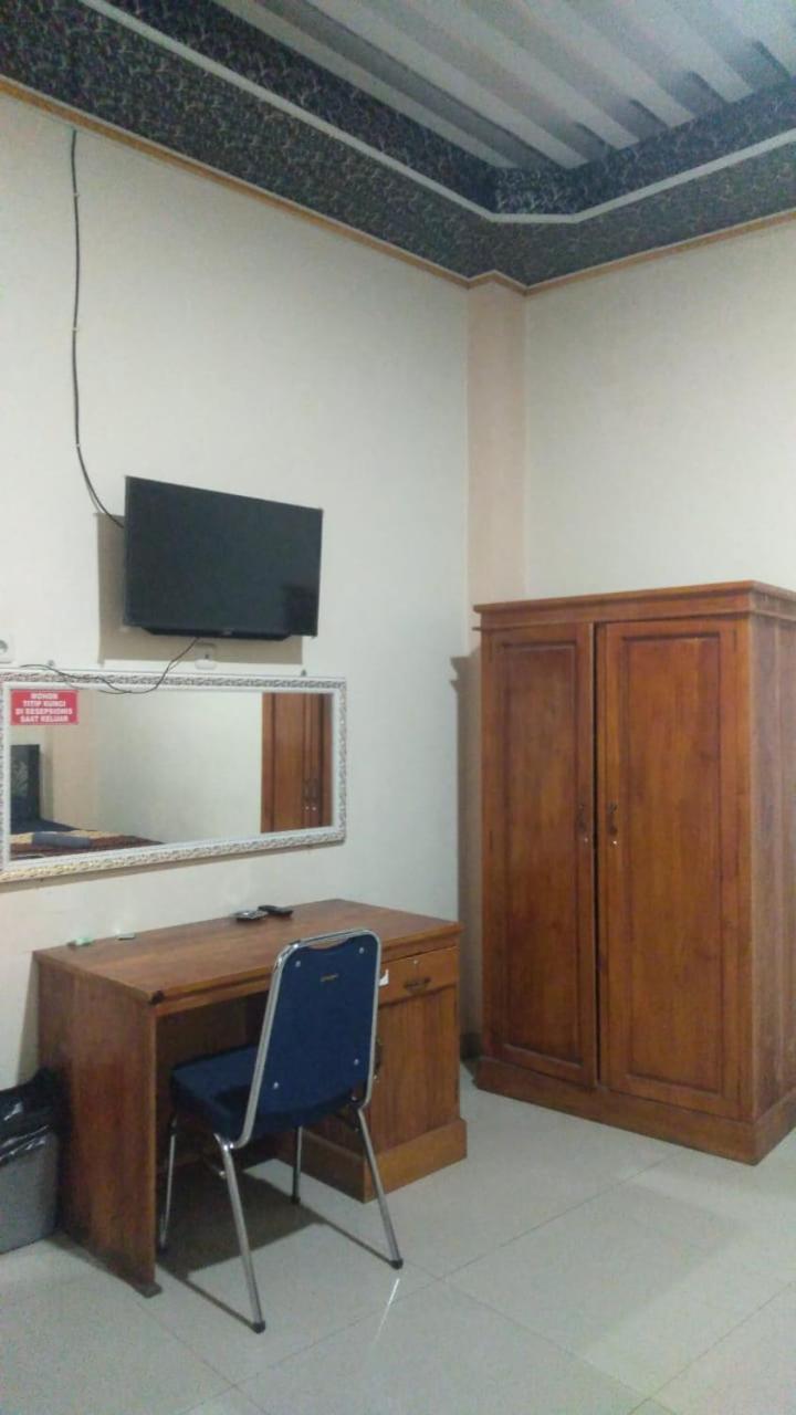 Wisma Reza Palopo Motell Exteriör bild