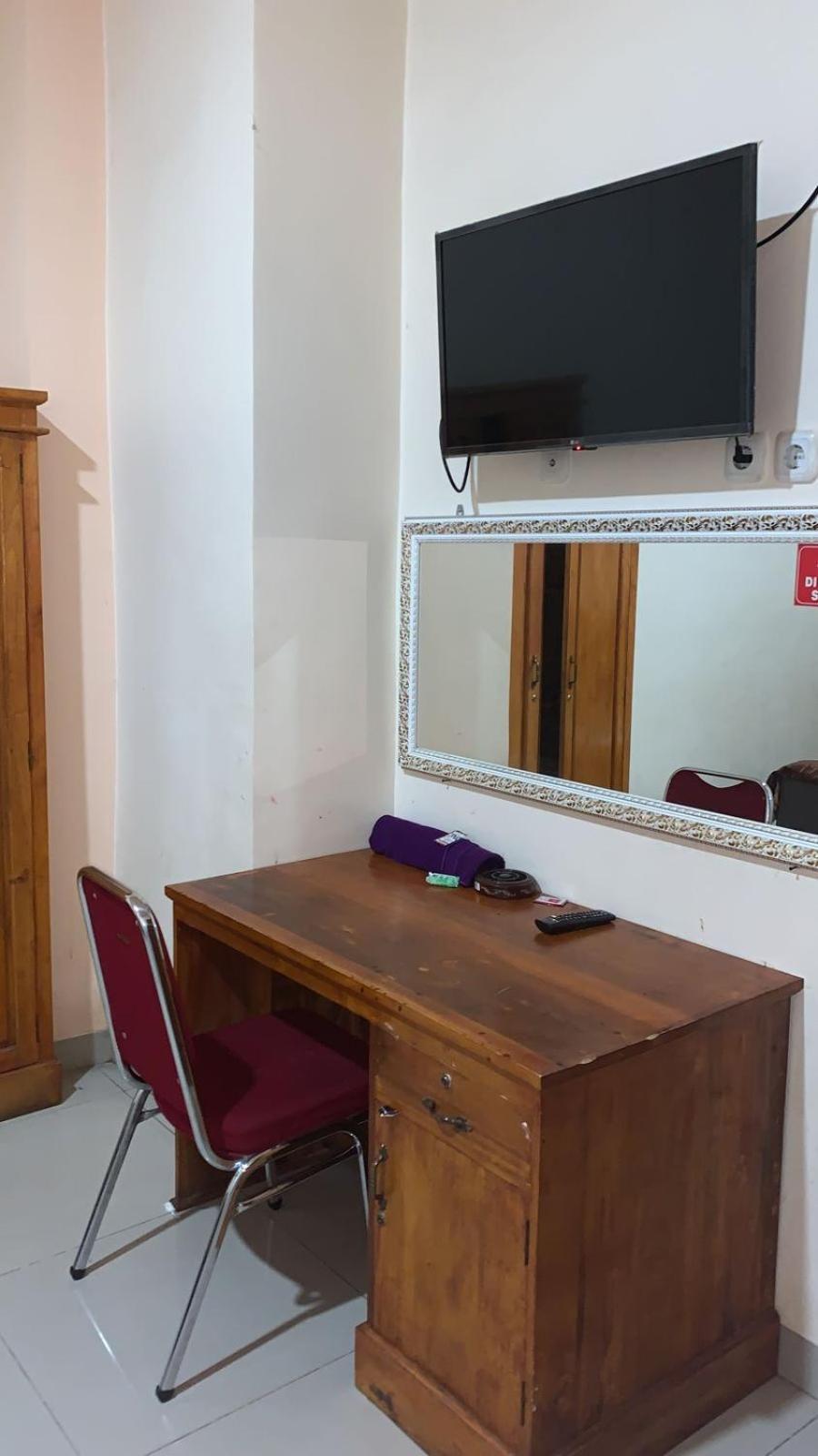 Wisma Reza Palopo Motell Exteriör bild